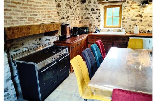 La Foret-sur-Sevre Casa | la longère du plessis Mornay, 30 min du Puy du fo, wifi, parking, jardin