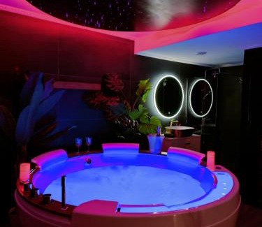 Le Piol Apartamento | La loveroom bdsm de Nice " la chambre luxe des désirs "