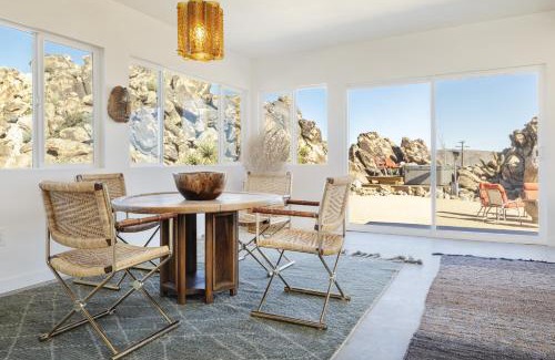 Panorama Heights Casa | La Luna Azul - Privacy in the Boulders with Hot Tub & Fire Pit home