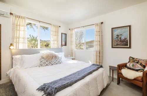 Panorama Heights Casa | La Luna Azul - Privacy in the Boulders with Hot Tub & Fire Pit home