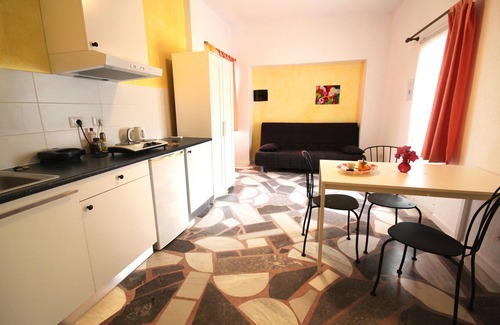 Ferma Apartamento | La Luna Blu Apartamento "Geco", vista al mar, a 500 metros de la playa