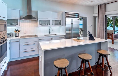 Bowling Alley Hill Casa | La Lune is a vibrant and light-filled home, executed with striking simplicity yet flawless quality