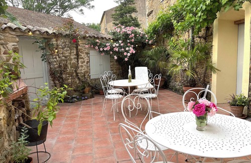 Sainte-Colombe-sur-lHers Casa | La Maison de Mama C: Charming French village home