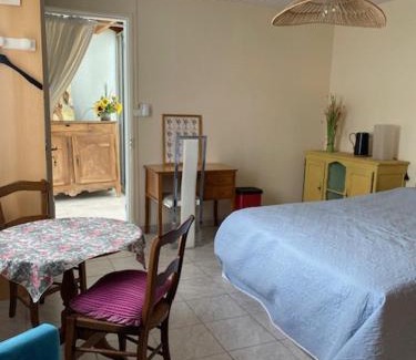 Sauveterre-la-Lemance Cama Y Desayuno | La maison bleue