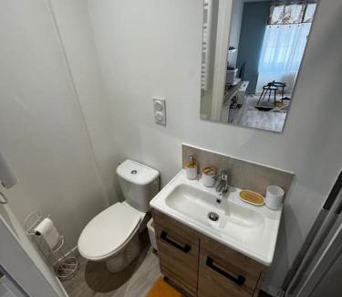 Pont-du-Chateau Apartamento | La maison castelpontine studio