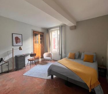Alencon Cama Y Desayuno | La maison d'Hélios
