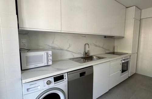Ventabrun Apartamento | La Maison de Louise: Appartement Rénové, Élégant, Central, Mer & Plages Proches!