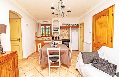 Le Bar-sur-Loup Apartamento | La Maison de Noélie 1st floor