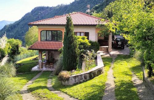 Costa Volpino Apartamento | La maison de P I M P I N