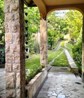 Costa Volpino Apartamento | La maison de P I M P I N