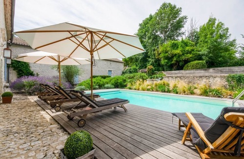 Loubezs-Bernac Villa | La Maison Des Moines