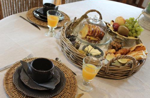 Saint-Jean-d'Illac Cama Y Desayuno | La Maison du Las