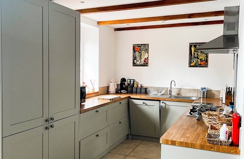 Gavray Casa | La Maison Gavraise - Stunning house (and Attached Barn) in the Centre of Gavray.