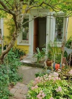 Montreuil Casa | La maison jaune près du métro