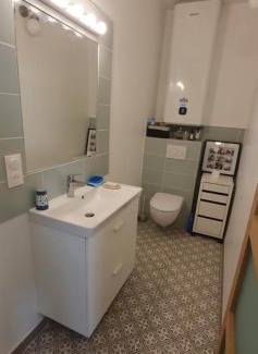 Montreuil Casa | La maison jaune près du métro