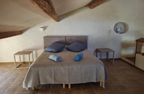 Eyragues Apartamento | La Maison perchée - Mas de Rousseau