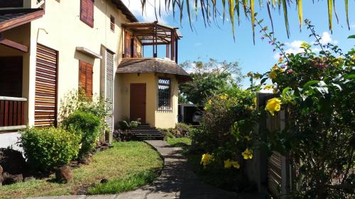Trou d'Eau Douce Cama Y Desayuno | La Maison Soleil
