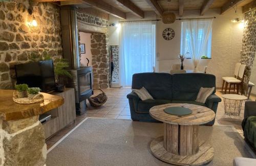 Auzelles Casa | La maisonnée Auvergnate