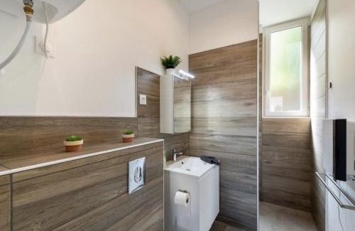 Le Creusot Casa | La Maisonnette du Parc au Cœur de ville & parking privé
