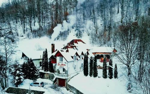 Pietroasa Casa | La Mama