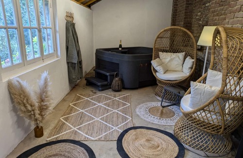 Blendecques Cama Y Desayuno | La Mariance bed and breakfast with private Jacuzzi!