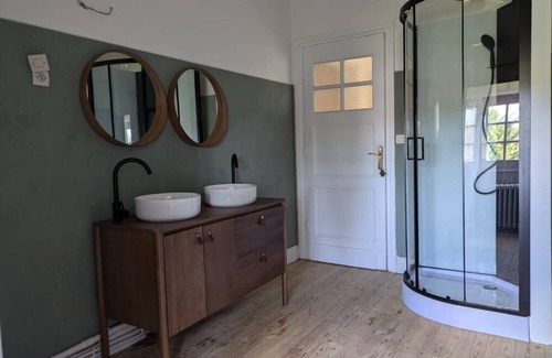 Blendecques Cama Y Desayuno | La Mariance bed and breakfast with private Jacuzzi!