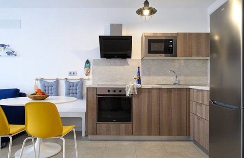Playa Blanca Chalet De Esquí | La Marinera House - Near the beach, fast wifi, air-con on main Bedroom and SAT tv