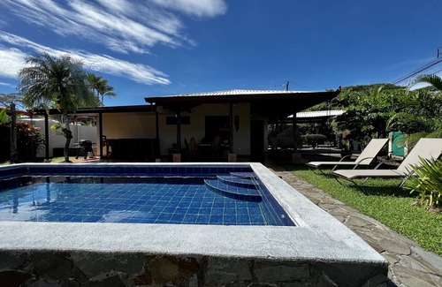 Barrio Ricos y Famosos Casa | La Mona Beach House