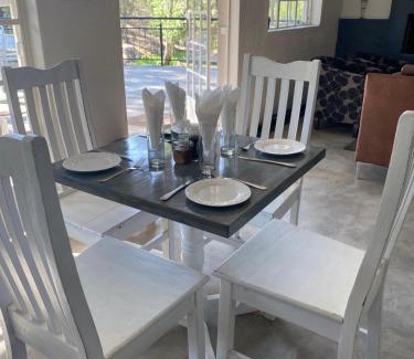 Lanseria Cama Y Desayuno | La Moor Country Venue & Eatery