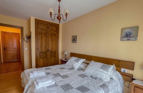 Hoyos del Espino Apartamento | La Nava de Gredos, acogedor piso con vistas