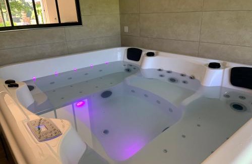 Boeurs-en-Othe Casa | La Parenthèse du Champion Gite 4 étoiles, 5 chambres, piscine, spa, sauna