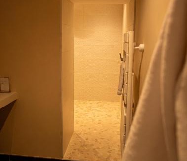 Pont-de-L'Arche Apartamento | La Parenthèse Suites - appartement luxueux avec sauna et baignoire balnéo