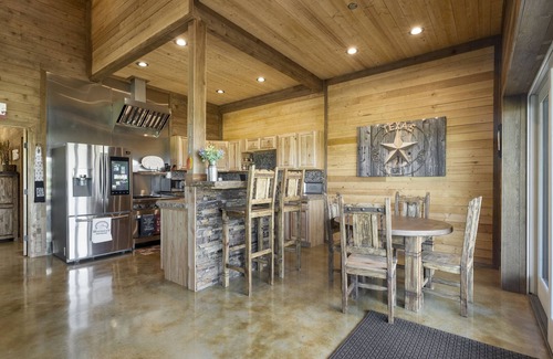 Dale Cabina | La Patrona Retreat in Austin