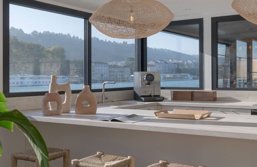 Centre Ville Casa | La Peniche - Bed And Bicycle - Vienne