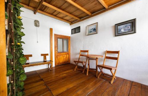 Bahía de la Academia Hotel | La Peregrina Galapagos B&B