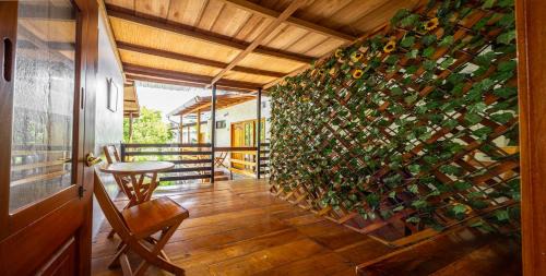 Bahía de la Academia Hotel | La Peregrina Galapagos B&B
