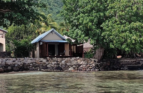 Pihaena Casa | La Perle de Moorea Fare MOANA ITI LAGON EDGE FOOT IN WATER OPUNOHU BAY