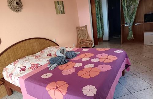 Pihaena Casa | La PERLE de MOOREA Suite Parentale BORD DE LAGON baie d'OPUNOHU