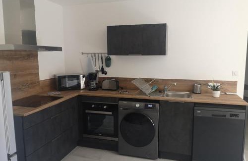 Nyons Apartamento | La perle de provence, appartement neuf en rez de Jardin clos, au calme, clim, salle d'eau dans chaque chambre, à 900m du centre de Nyons