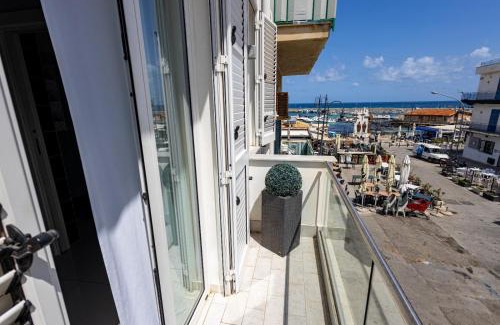 Sferracavallo Casa | La Piazzetta a Mare Holiday House