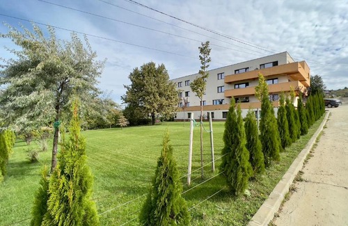 Iasi Apartamento | La Pini - Apartament Luxury Bucium