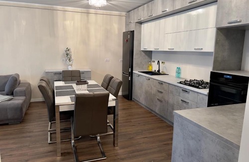 Iasi Apartamento | La Pini - Apartament Luxury Bucium