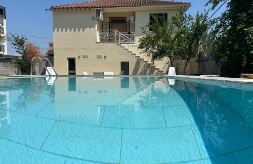 Shkoder Casa | La Piscina