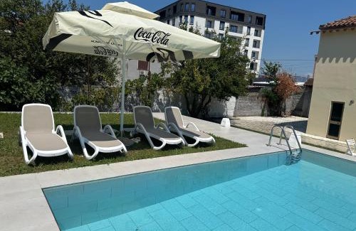 Shkoder Casa | La Piscina