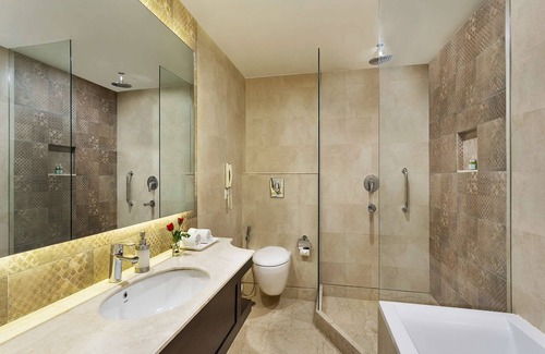 Hazratganj Hotel | La Place Sarovar Portico, Lucknow