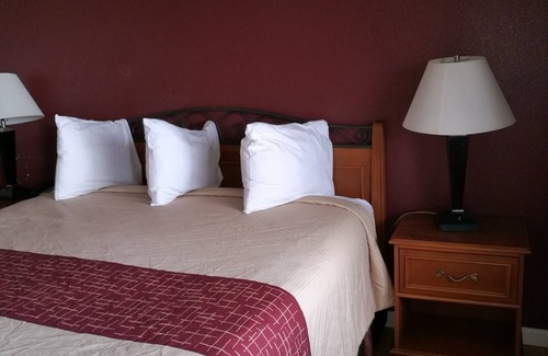 Los Banos Hotel | La Plaza Inn Los Banos