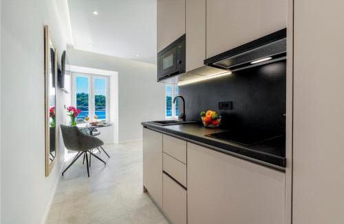 Cavtat Old Town Apartamento | La Porta 2, seaview apartment in the center