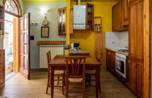 Foiano della Chiana Apartamento | la porta di destra