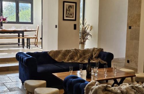 Esson Casa | La Poserie des Monts et Vallées