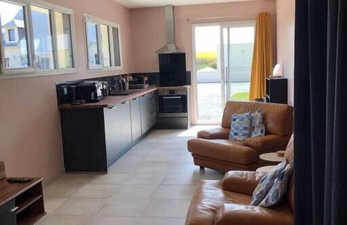 Saint-Come-de-Fresne Apartamento | La poupe, F3 with terrace 60m from the sea